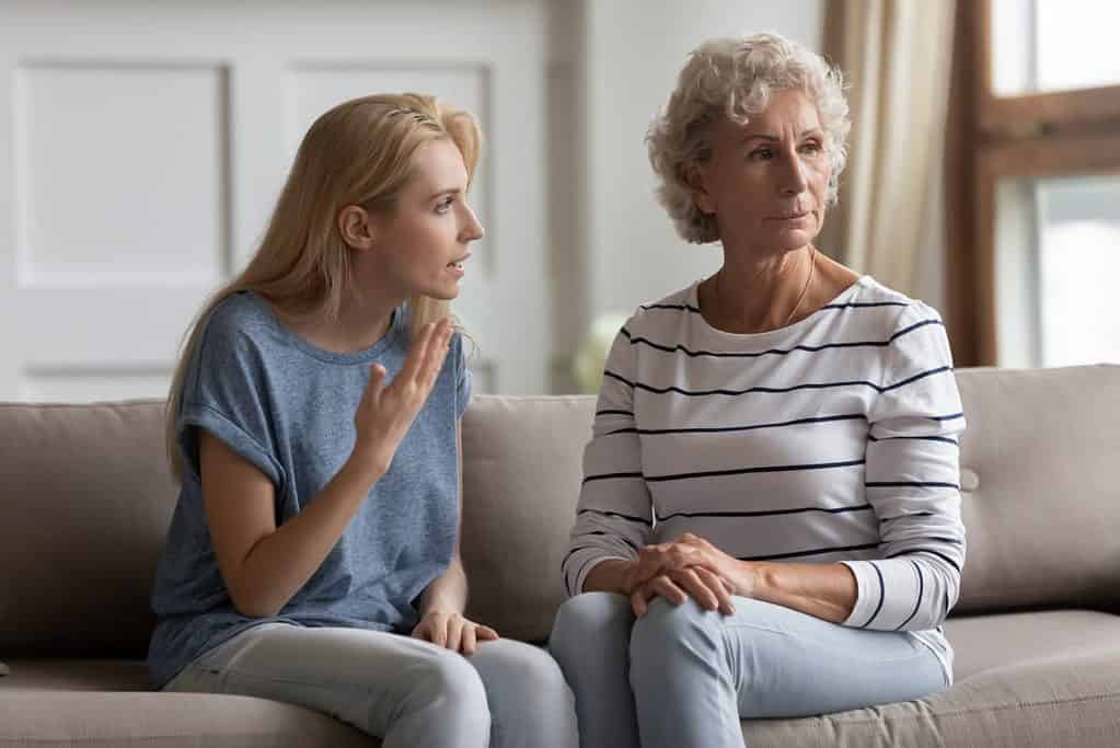 How To Know When To Intervene With Elderly Parents – Growing Gray USA