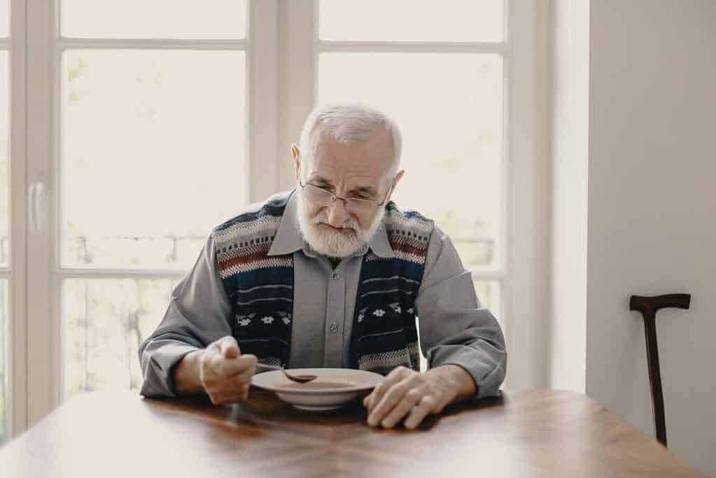 why-do-elderly-people-want-to-live-alone-5-reasons-growing-gray-usa