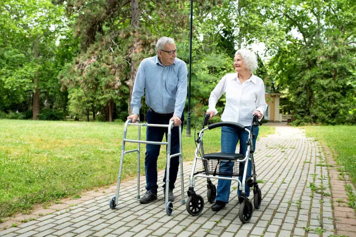 13 Signs It’s Time for the Elderly To Use a Walker – Growing Gray USA